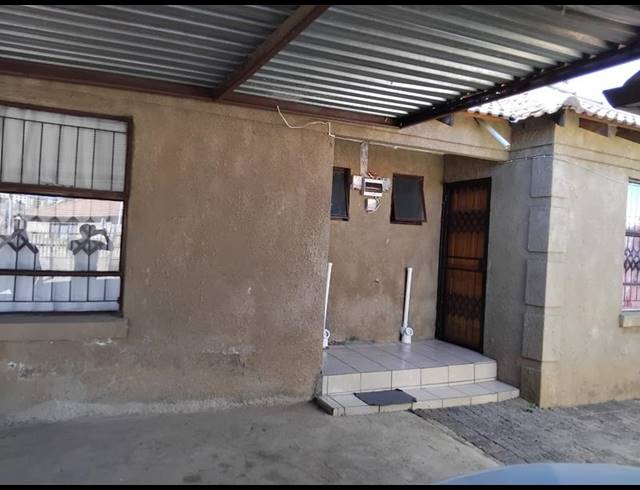 5 BEDROOM HOUSE FOR SALE IN OLIEVENHOUTBOSCH
